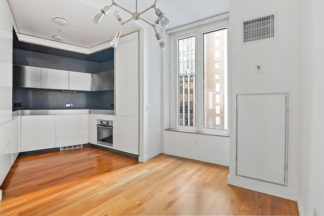 15 William St Apt 10H, New York City, NY 10005
