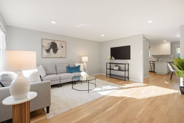 67 Decatur St 67, Arlington, MA 02474