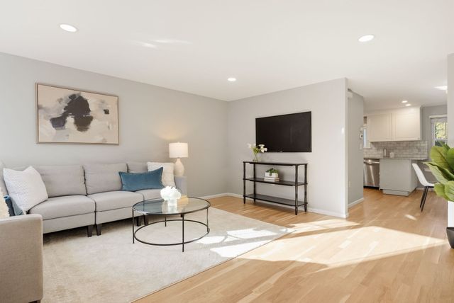 67 Decatur St 67, Arlington, MA 02474