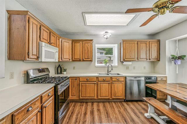 1909 Lavaca Street, Friendswood, TX 77546