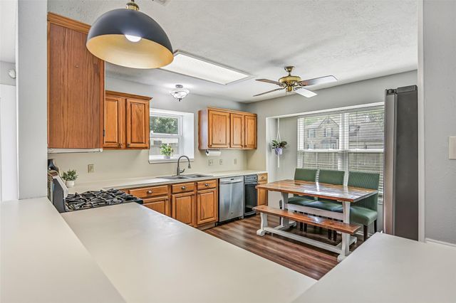 1909 Lavaca Street, Friendswood, TX 77546