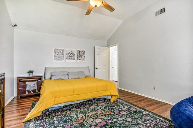 1909 Lavaca Street, Friendswood, TX 77546