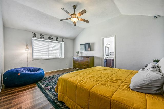 1909 Lavaca Street, Friendswood, TX 77546