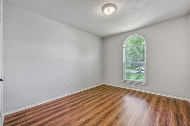 1909 Lavaca Street, Friendswood, TX 77546