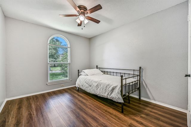 1909 Lavaca Street, Friendswood, TX 77546