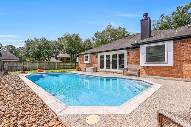 1909 Lavaca Street, Friendswood, TX 77546