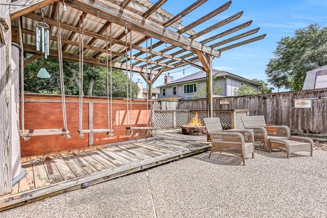 1909 Lavaca Street, Friendswood, TX 77546