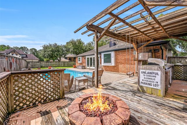 1909 Lavaca Street, Friendswood, TX 77546