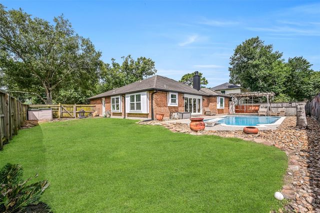 1909 Lavaca Street, Friendswood, TX 77546