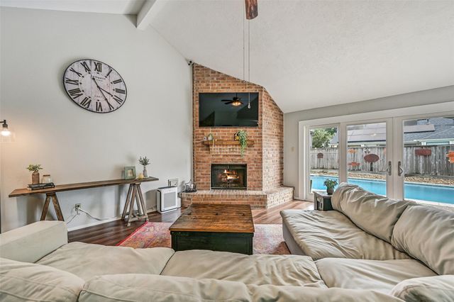 1909 Lavaca Street, Friendswood, TX 77546