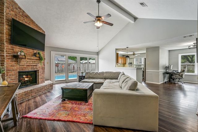 1909 Lavaca Street, Friendswood, TX 77546