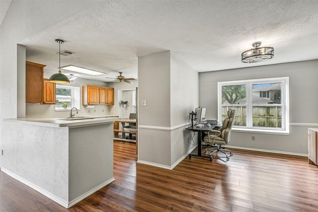 1909 Lavaca Street, Friendswood, TX 77546