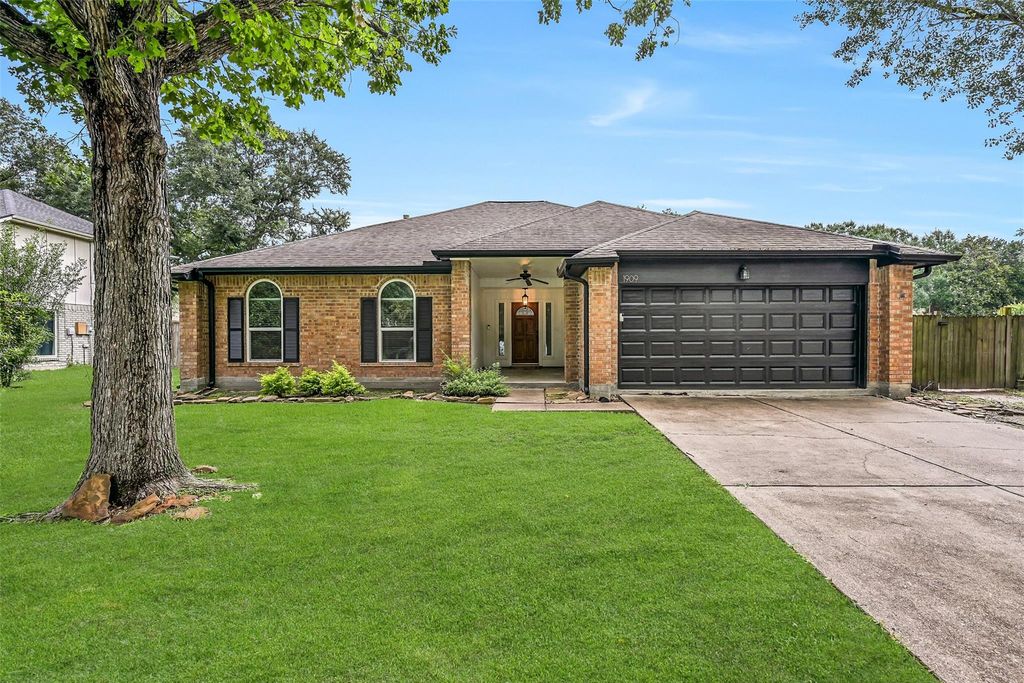 1909 Lavaca Street, Friendswood, TX 77546