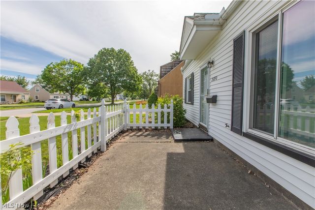 26890 Drakefield Avenue, Euclid, OH 44132