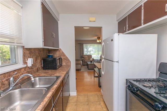 26890 Drakefield Avenue, Euclid, OH 44132