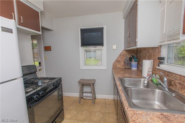 26890 Drakefield Avenue, Euclid, OH 44132