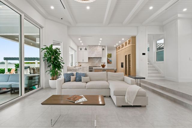 3 Lakeside Palms Court, Lake Worth Beach, FL 33460