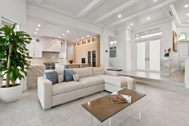 3 Lakeside Palms Court, Lake Worth Beach, FL 33460