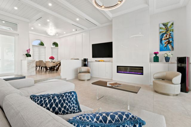 3 Lakeside Palms Court, Lake Worth Beach, FL 33460