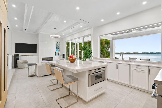 3 Lakeside Palms Court, Lake Worth Beach, FL 33460