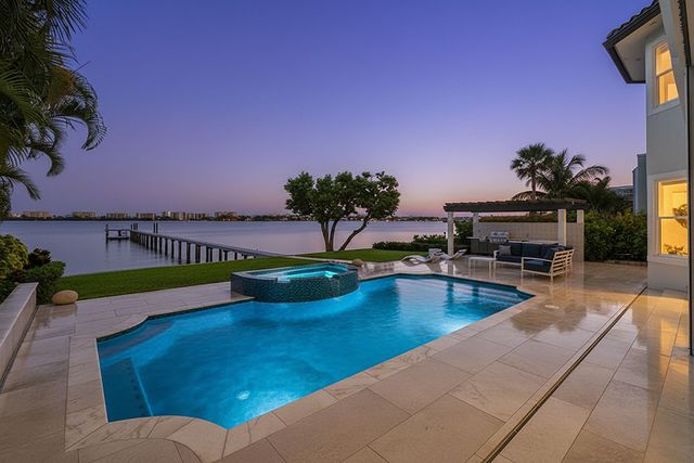 3 Lakeside Palms Court, Lake Worth Beach, FL 33460
