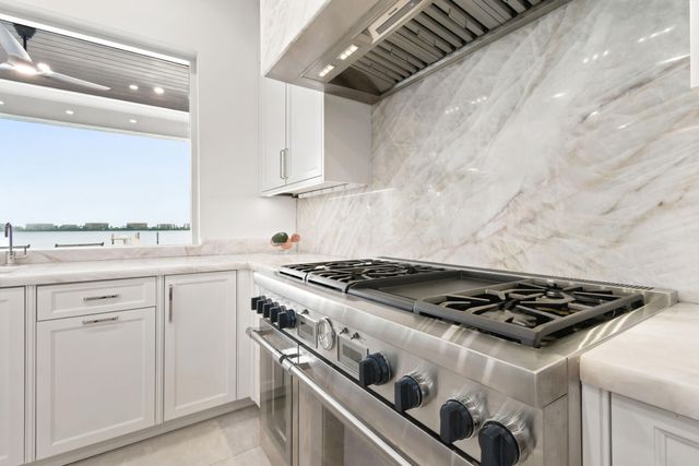 3 Lakeside Palms Court, Lake Worth Beach, FL 33460