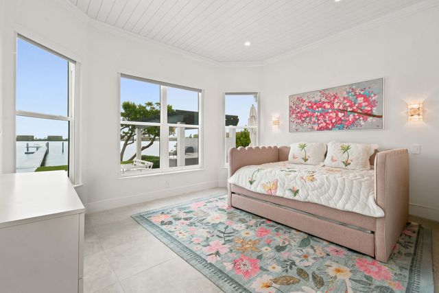 3 Lakeside Palms Court, Lake Worth Beach, FL 33460