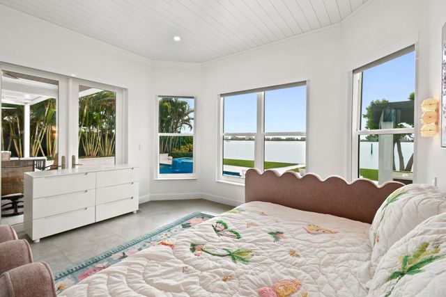 3 Lakeside Palms Court, Lake Worth Beach, FL 33460