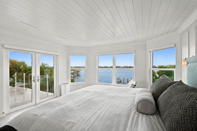 3 Lakeside Palms Court, Lake Worth Beach, FL 33460