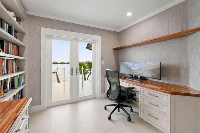 3 Lakeside Palms Court, Lake Worth Beach, FL 33460