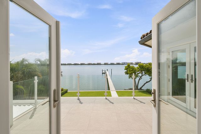 3 Lakeside Palms Court, Lake Worth Beach, FL 33460