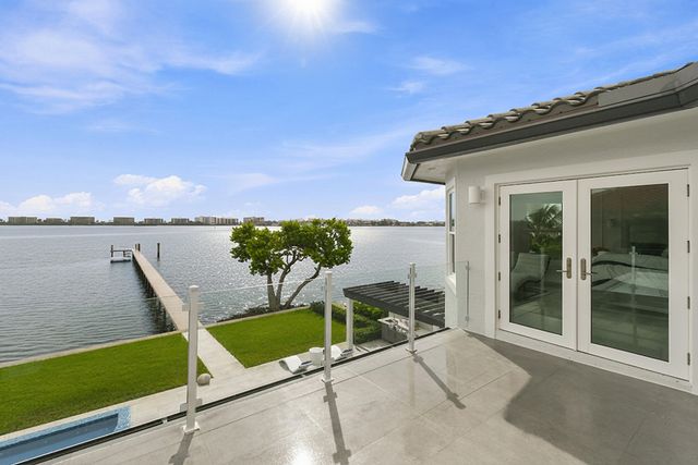 3 Lakeside Palms Court, Lake Worth Beach, FL 33460