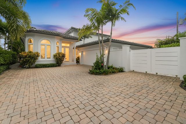 3 Lakeside Palms Court, Lake Worth Beach, FL 33460