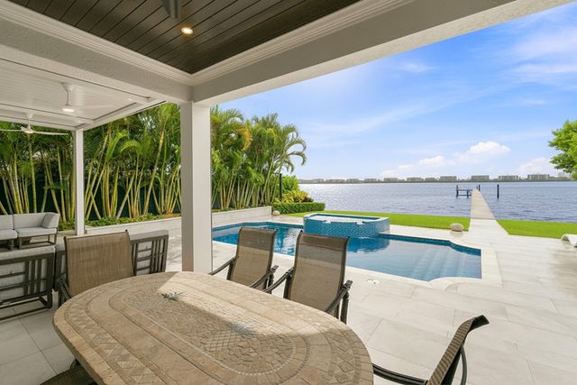 3 Lakeside Palms Court, Lake Worth Beach, FL 33460