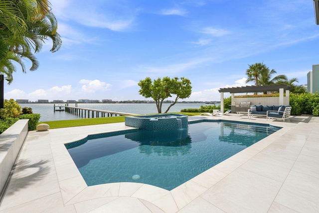 3 Lakeside Palms Court, Lake Worth Beach, FL 33460