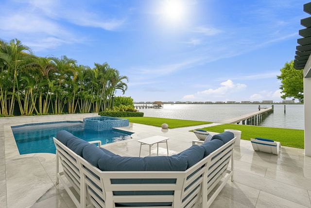 3 Lakeside Palms Court, Lake Worth Beach, FL 33460