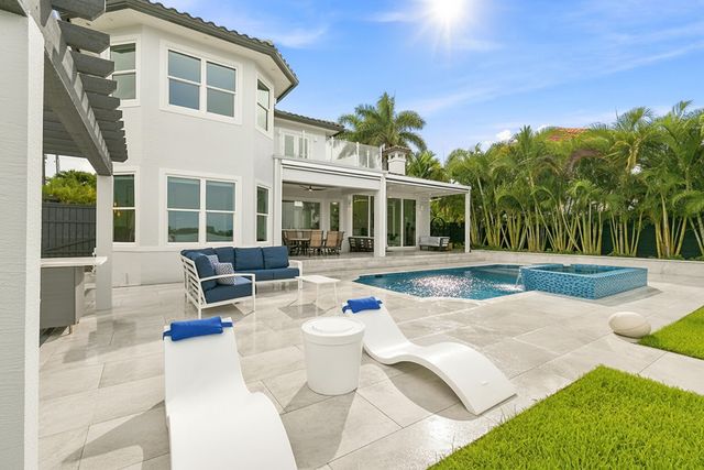 3 Lakeside Palms Court, Lake Worth Beach, FL 33460