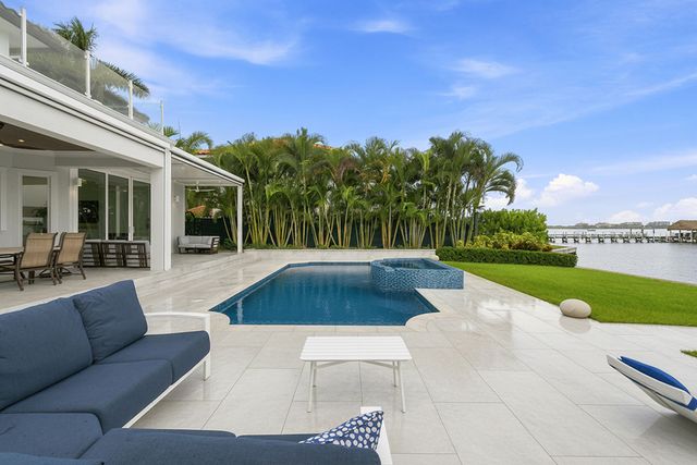 3 Lakeside Palms Court, Lake Worth Beach, FL 33460