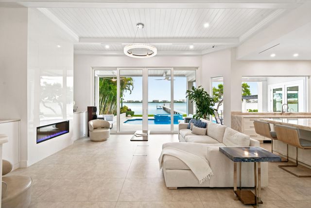 3 Lakeside Palms Court, Lake Worth Beach, FL 33460