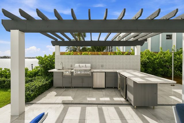 3 Lakeside Palms Court, Lake Worth Beach, FL 33460