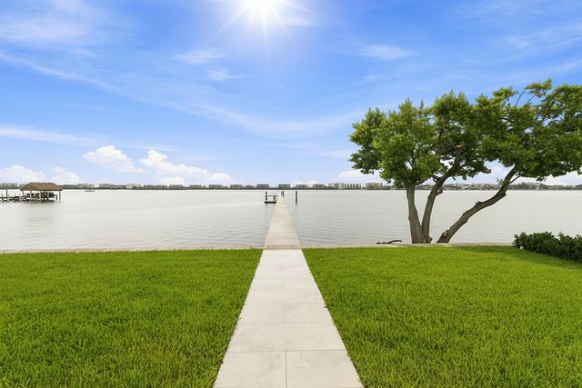 3 Lakeside Palms Court, Lake Worth Beach, FL 33460