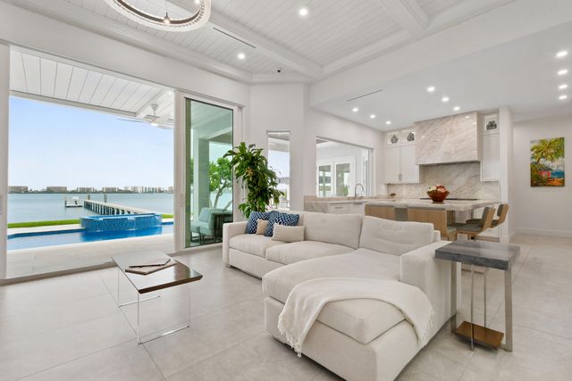 3 Lakeside Palms Court, Lake Worth Beach, FL 33460