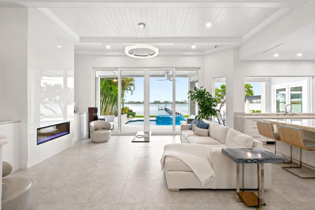 3 Lakeside Palms Court, Lake Worth Beach, FL 33460