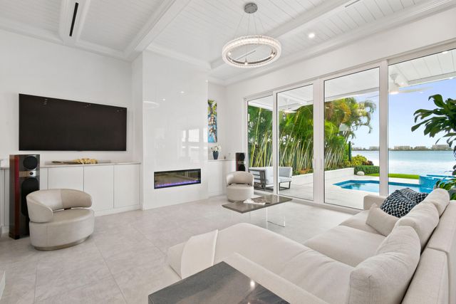 3 Lakeside Palms Court, Lake Worth Beach, FL 33460