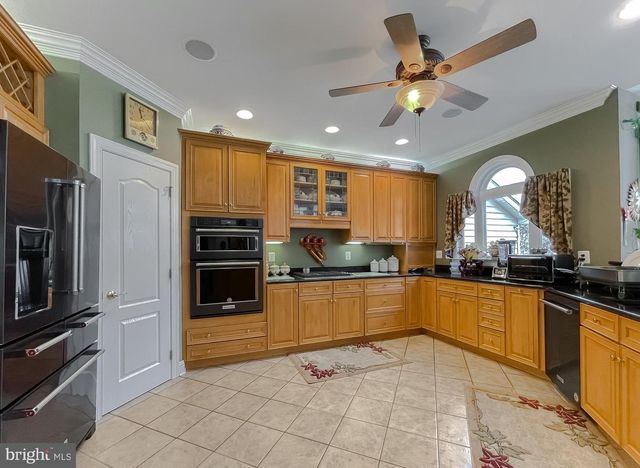 5 CROSS POINT DRIVE, Owings, MD 20736