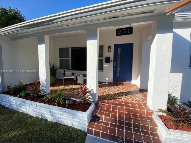 951 NE 116th St, Biscayne Park, FL 33161