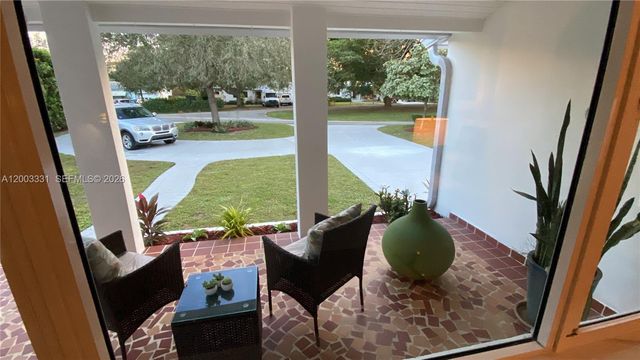 951 NE 116th St, Biscayne Park, FL 33161