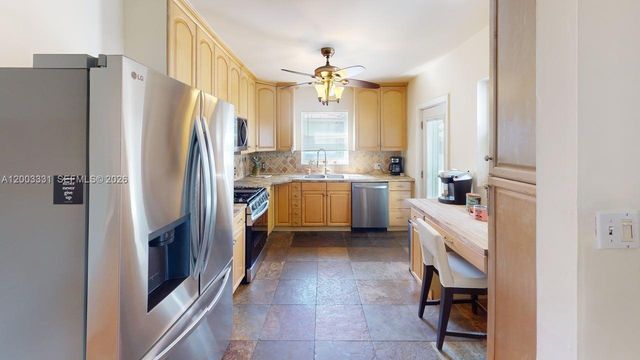 951 NE 116th St, Biscayne Park, FL 33161