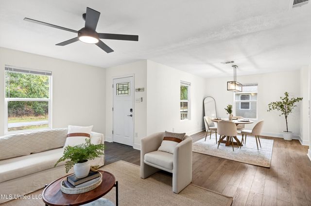 5308 Center Street, Ocean Springs, MS 39564