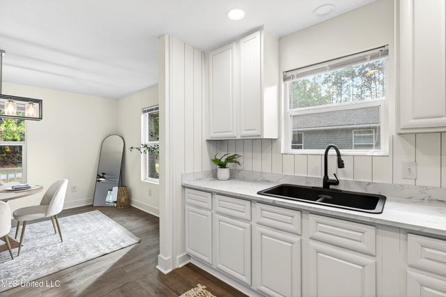 5308 Center Street, Ocean Springs, MS 39564